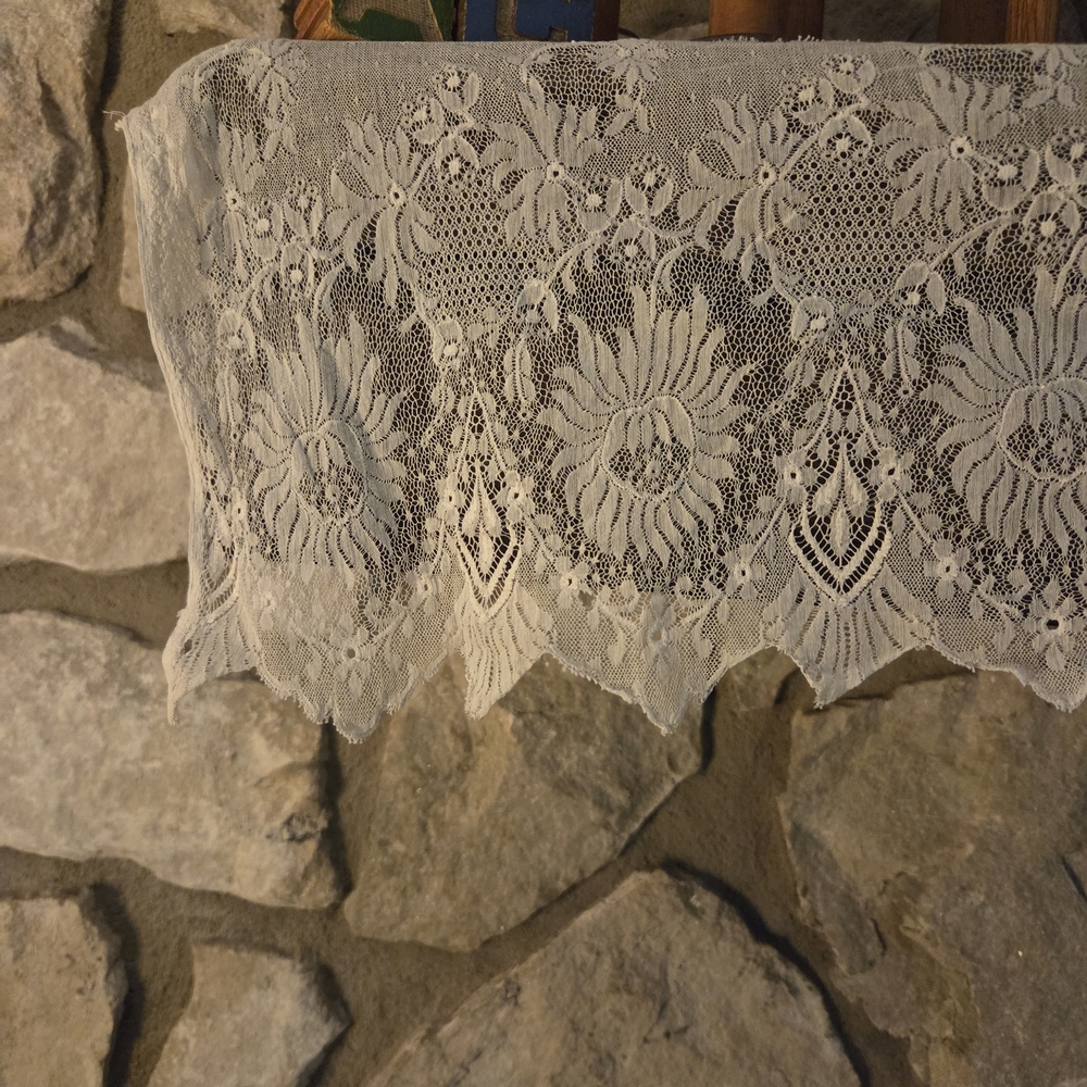 Beautiful Vintage Floral Fine Lace Fabric Mantel Scarf, Mantilla, Window Valance